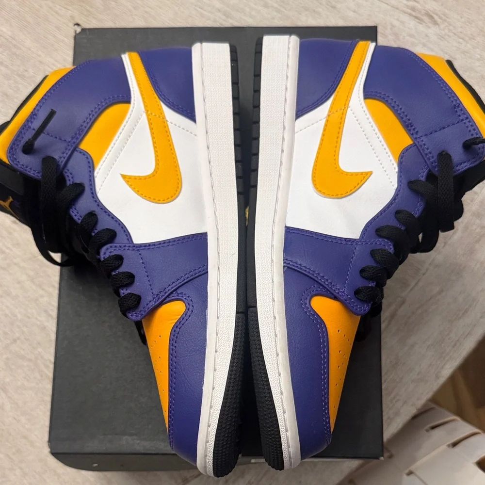 Air Jordan 1 Mid - Black, Purple & Gold - Picture 9 of 10